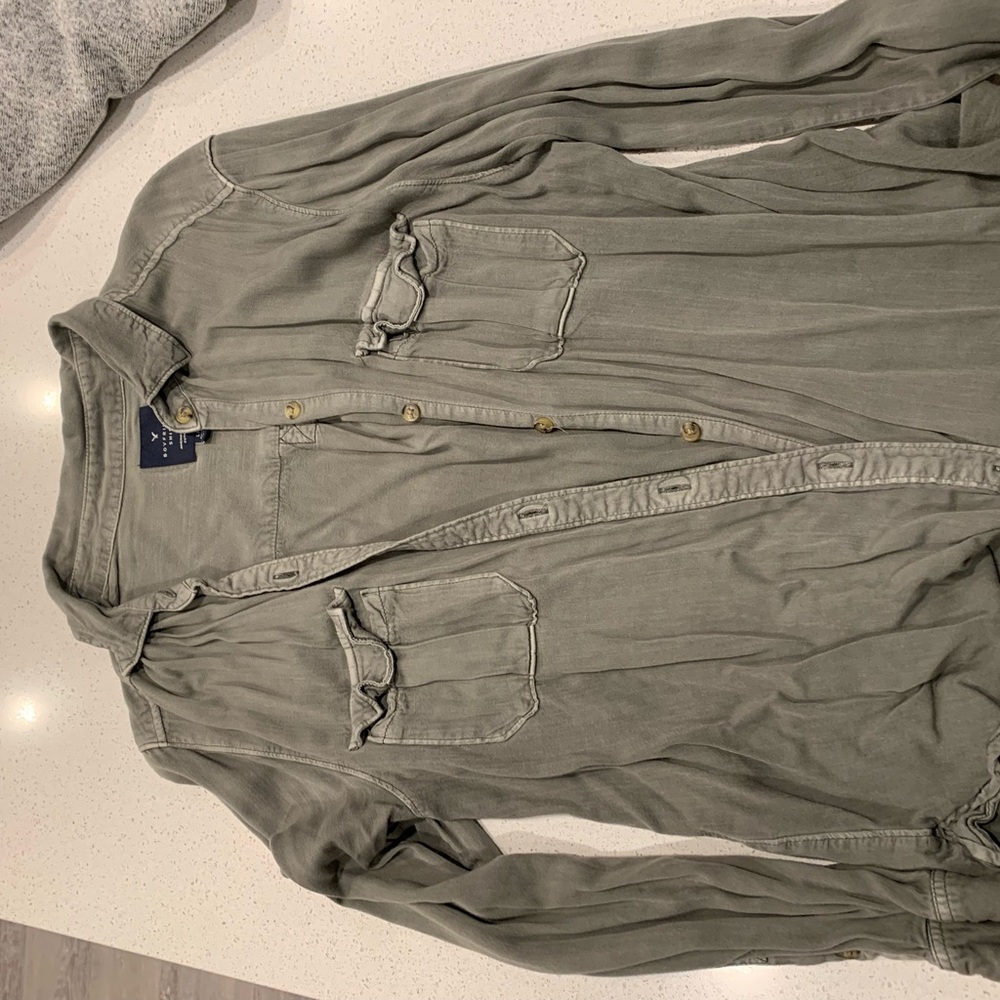 American Eagle Outfitters Green Lightweight Shirt